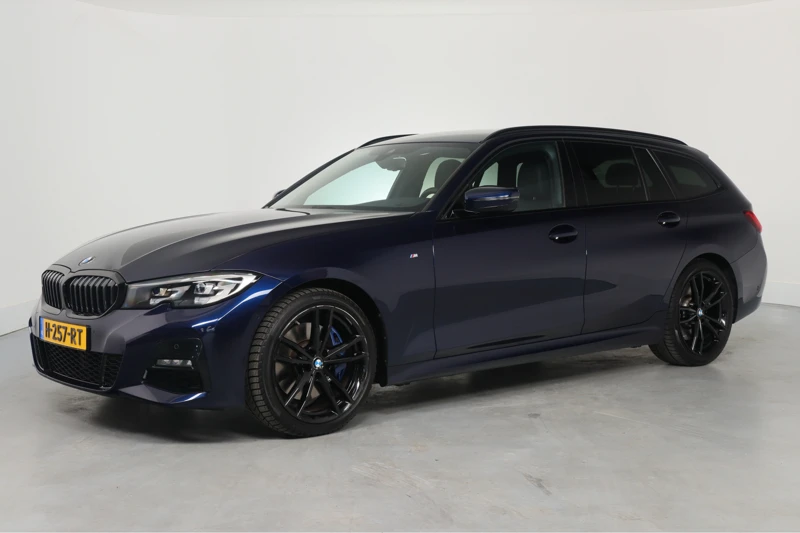 BMW 3 Serie Touring 320i Executive Edition | M-Sport | 1e Eigenaar! | Dealer Onderhouden | Sportstoelen | HUD | Camera | Stoelverwarming | C