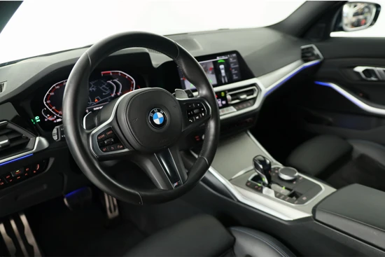 BMW 3 Serie Touring 320i Executive Edition | M-Sport | 1e Eigenaar! | Dealer Onderhouden | Sportstoelen | HUD | Camera | Stoelverwarming | C