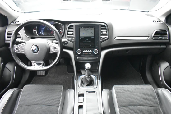 Renault Mégane 1.3 TCe Bose 140pk | Trekhaak | Navigatie | Achteruitrijcamera | Full-LED | 17"LMV | Parkeersensoren |