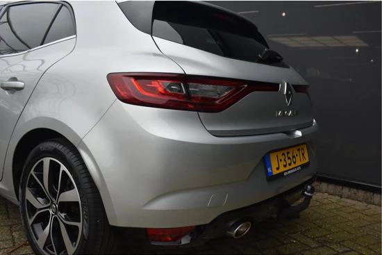 Renault Mégane 1.3 TCe Bose 140pk | Trekhaak | Navigatie | Achteruitrijcamera | Full-LED | 17"LMV | Parkeersensoren |