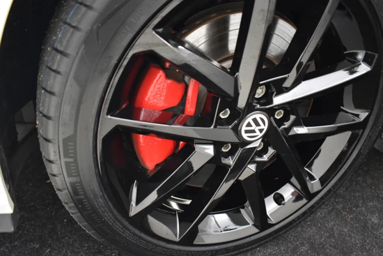 Volkswagen Golf 1.4 eHybrid GTE 245pk | Cruise control | Navigatie | Led koplampen | App connect | DAB radio | Parkeersensoren v+a | 18"LMV