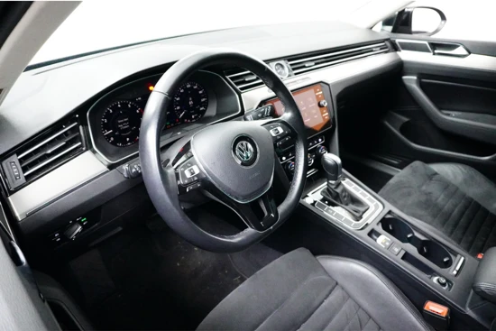Volkswagen Passat Variant 1.4 TSI DSG Highline | Virtual Cockpit | Adaptive | Alcantara | Navi | Camera