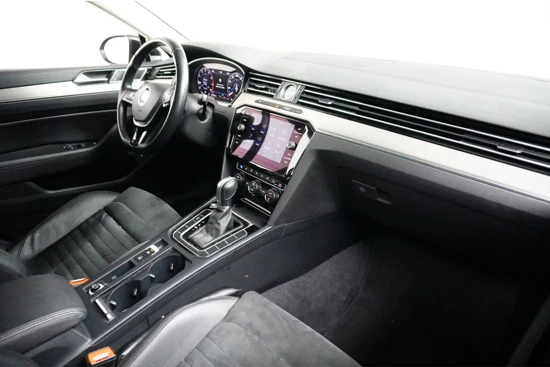 Volkswagen Passat Variant 1.4 TSI DSG Highline | Virtual Cockpit | Adaptive | Alcantara | Navi | Camera