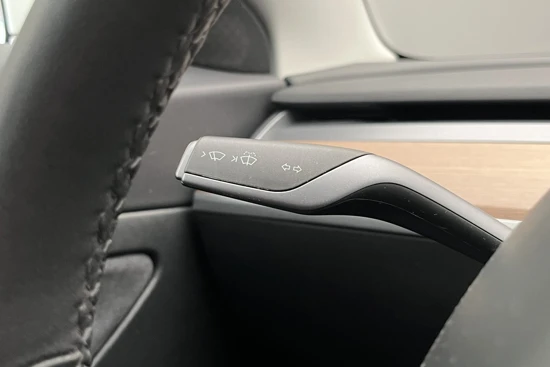 Tesla Model 3 Standard RWD Plus 60 kWh | Panoramadak | Camera | Autopilot | Clima | Cruise | Carplay | Lichtmetaal |