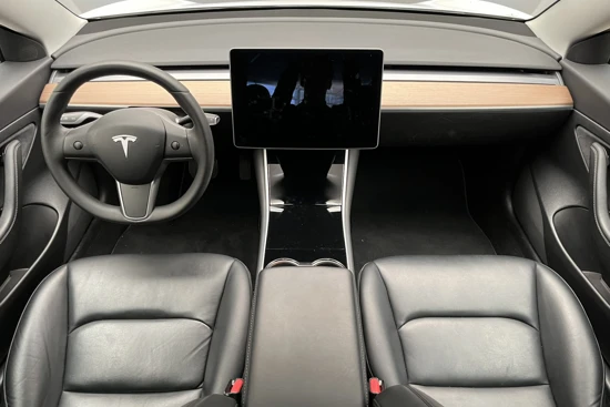 Tesla Model 3 Standard RWD Plus 60 kWh | Panoramadak | Camera | Autopilot | Clima | Cruise | Carplay | Lichtmetaal |