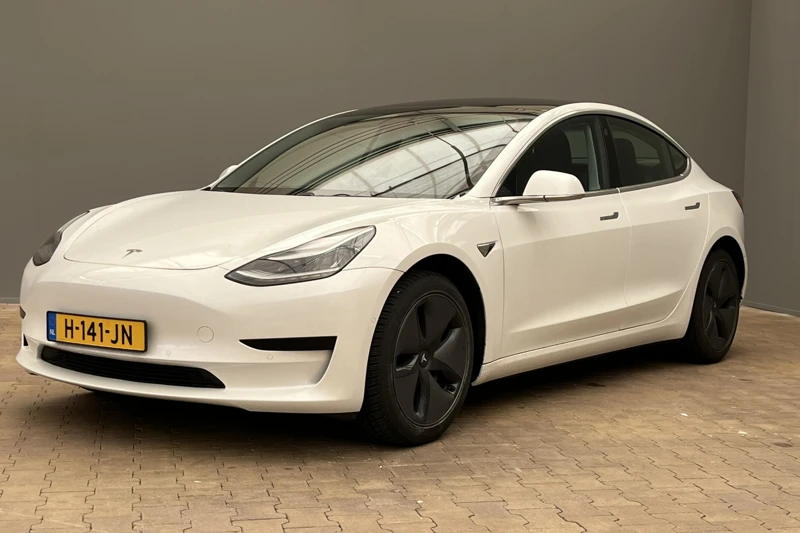 Tesla Model 3 Standard RWD Plus 60 kWh | Panoramadak | Camera | Autopilot | Clima | Cruise | Carplay | Lichtmetaal |