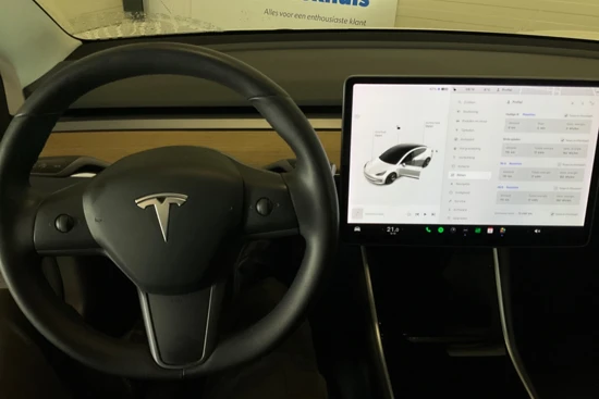 Tesla Model 3 Standard RWD Plus 60 kWh | Panoramadak | Camera | Autopilot | Clima | Cruise | Carplay | Lichtmetaal |