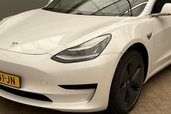 Tesla Model 3 Standard RWD Plus 60 kWh | Panoramadak | Camera | Autopilot | Clima | Cruise | Carplay | Lichtmetaal |