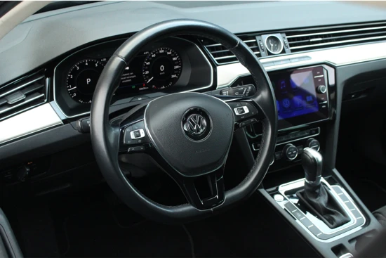 Volkswagen Passat Variant 1.5 TSI DSG Highline | Adaptive | Virtual Cockpit | Alcantara | Trekhaak | Navi