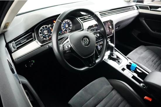 Volkswagen Passat Variant 1.5 TSI DSG Highline | Adaptive | Virtual Cockpit | Alcantara | Trekhaak | Navi