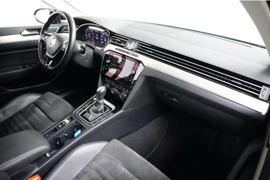 Volkswagen Passat Variant 1.5 TSI DSG Highline | Adaptive | Virtual Cockpit | Alcantara | Trekhaak | Navi