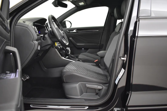 Volkswagen T-Roc 1.5 TSI R-Line 150pk DSG/AUT | Adaptief cruise control | Trekhaak 1500kg | Navigatie | Park assist | Camera achter | Parkeersens