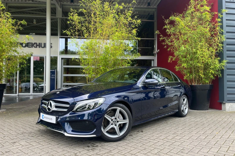 Mercedes-Benz C-Klasse 180 Premium AMG | NL auto | Unieke km. stand | Trekhaak | Leer