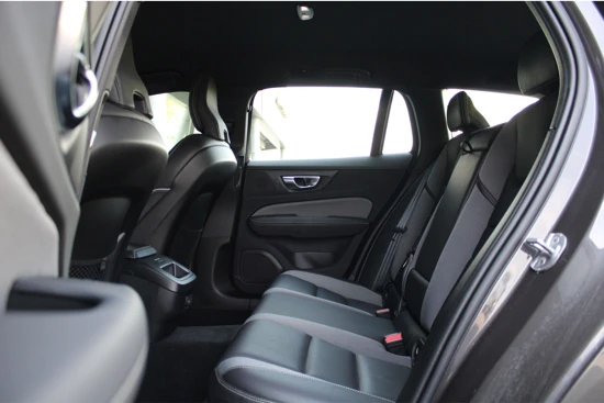 Volvo V60 B4 198pk Plus Dark | Leder | Harman/Kardon | Lighting-pack | Panodak |Elek. Stoelen | 360° Camera | Elek. Achterklep