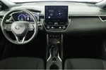 Toyota Corolla Cross Hybrid 140 Dynamic | LED | Clima | Stoel/Stuur Verwarming | Camera | Keyless | Cruise Adaptive | Navi By App | 18'' Lichtmetalen