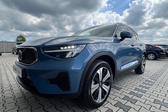 Volvo XC40 T4 Recharge Bright | Camera | Stoelverwarming | 19 Inch | Privacy Glass | CarPlay Android Auto