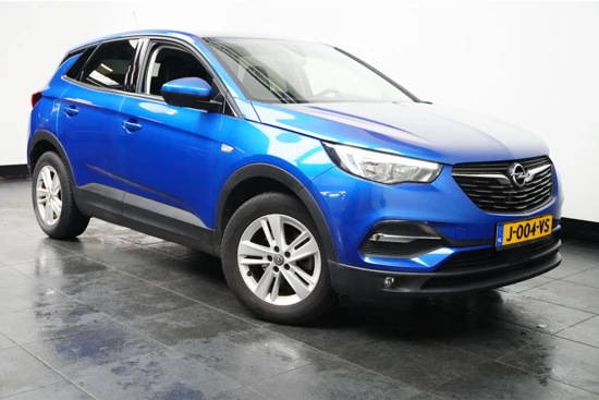 Opel Grandland X 1.2 Turbo Innovation 130pk | AGR-Comfortstoelen | Stuur/Stoelverwarming | Allseason | Parkeersensoren | Climate Control | Apple