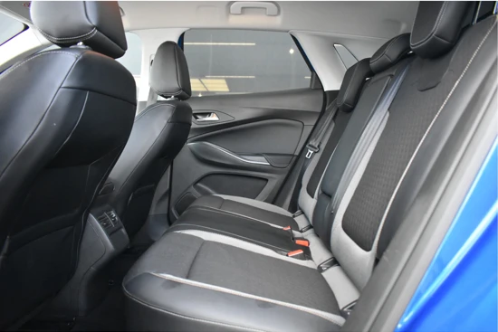 Opel Grandland X 1.2 Turbo Edition+ 130pk | Nieuwe Riem! | AGR-Comfortstoelen | Stuur/Stoelverwarming | AllSeason | Navigatie by App | Parkeersen