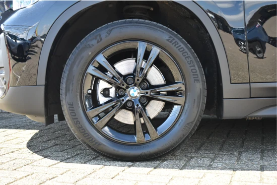 BMW X1 sDrive18i High Executive Edition Automaat | Afn. Trekhaak | Navigatie | Stoelverwarming | Navigatie | Comfortstoelen | Parkeerse