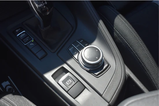 BMW X1 sDrive18i High Executive Edition Automaat | Afn. Trekhaak | Navigatie | Stoelverwarming | Navigatie | Comfortstoelen | Parkeerse