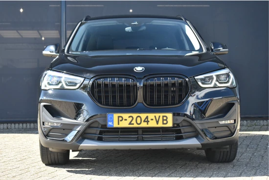 BMW X1 sDrive18i High Executive Edition Automaat | Afn. Trekhaak | Navigatie | Stoelverwarming | Elektr. Achterklep | Comfortstoelen |