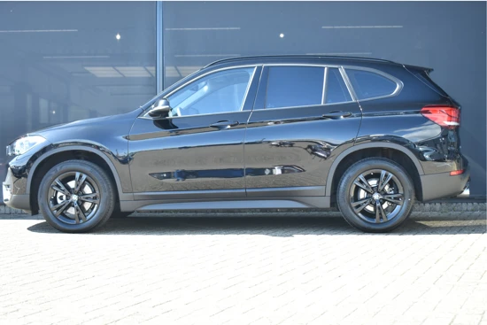 BMW X1 sDrive18i High Executive Edition Automaat | Afn. Trekhaak | Navigatie | Stoelverwarming | Elektr. Achterklep | Comfortstoelen |