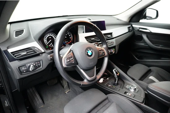 BMW X1 sDrive18i High Executive Edition Automaat | Wegkl. Trekhaak | Navigatie | Stoelverwarming | Navigatie | Comfortstoelen | Parkeer