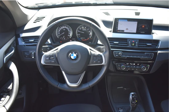 BMW X1 sDrive18i High Executive Edition Automaat | Afn. Trekhaak | Navigatie | Stoelverwarming | Navigatie | Comfortstoelen | Parkeerse
