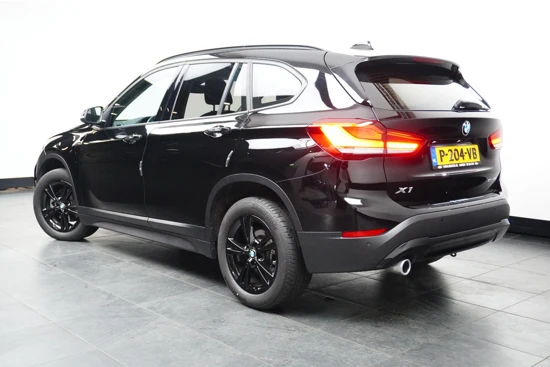 BMW X1 sDrive18i High Executive Edition Automaat | Wegkl. Trekhaak | Navigatie | Stoelverwarming | Navigatie | Comfortstoelen | Parkeer