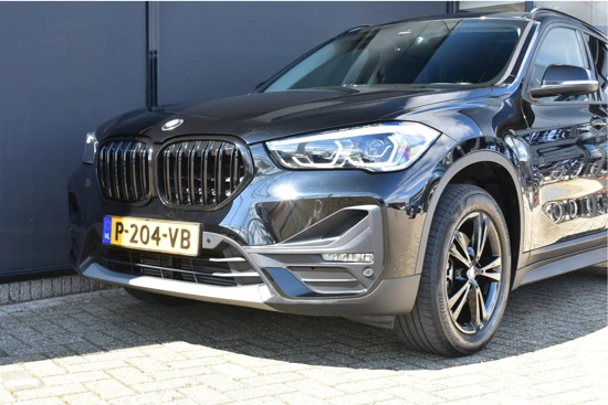 BMW X1 sDrive18i High Executive Edition Automaat | Afn. Trekhaak | Navigatie | Stoelverwarming | Navigatie | Comfortstoelen | Parkeerse