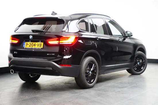 BMW X1 sDrive18i High Executive Edition Automaat | Wegkl. Trekhaak | Navigatie | Stoelverwarming | Navigatie | Comfortstoelen | Parkeer