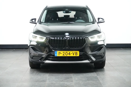 BMW X1 sDrive18i High Executive Edition Automaat | Wegkl. Trekhaak | Navigatie | Stoelverwarming | Navigatie | Comfortstoelen | Parkeer