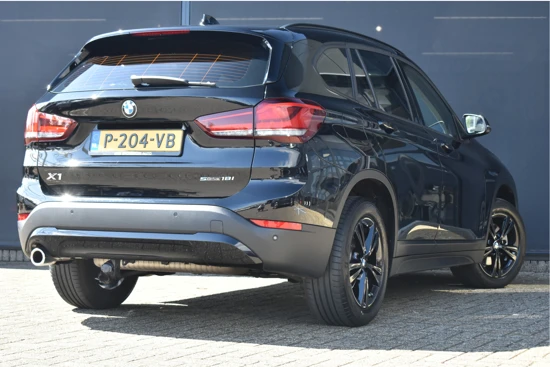 BMW X1 sDrive18i High Executive Edition Automaat | Afn. Trekhaak | Navigatie | Stoelverwarming | Navigatie | Comfortstoelen | Parkeerse