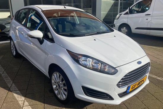 Ford Fiesta 1.0 Style / Voorruitverwarming | Cruise Control | Lichtmetalen Velgen | Navigatie