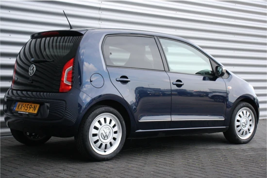 Volkswagen up! 1.0 60PK 5-DRS HIGH UP! / NAVI / AIRCO / PDC / 16" LMV / BLUETOOTH / CRUISECONTROL / NIEUWSTAAT !!