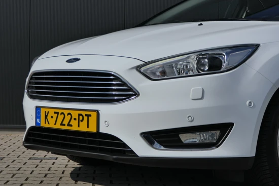 Ford Focus Wagon 1.0 Titanium | Xenon | Trekhaak | BLIS | Stoelverwarming | Verwarmde Voorruit