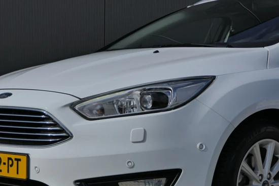 Ford Focus Wagon 1.0 Titanium | Xenon | Trekhaak | BLIS | Stoelverwarming | Verwarmde Voorruit