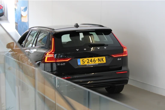 Volvo V60 B4 200PK Plus Dark | BLIS | Sportstoelen | Camera | Pilot Assist | Memory stoelen | Achterb verwarming