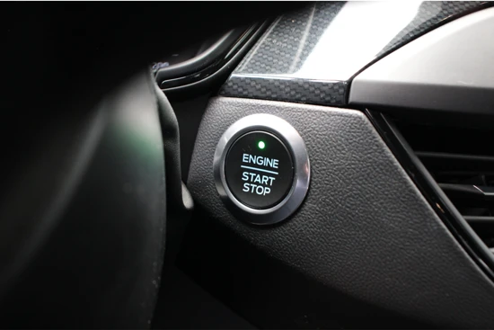 Ford Focus Wagon 1.0EB 125PK ST-LINE | Navigatie | Cruise | Parkeersensoren voor & achter | 17' | Apple Carplay