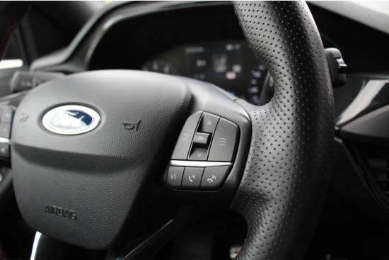 Ford Focus Wagon 1.0EB 125PK ST-LINE | Navigatie | Cruise | Parkeersensoren voor & achter | 17' | Apple Carplay