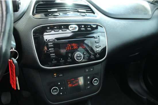 Fiat Punto 0.9 Lounge | Leder | Panoramadak | Climate & Cruise C. | Allseason | LMV | PDC