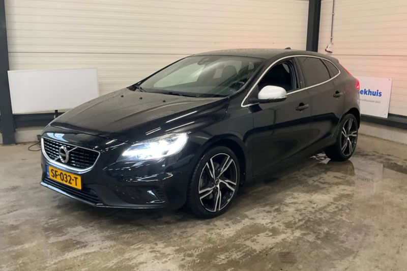 Volvo V40 2.0 D3 Business Sport Aut.6 | Luxury Line | Scandinavian Line | Pano | Leder & St. verwarming |