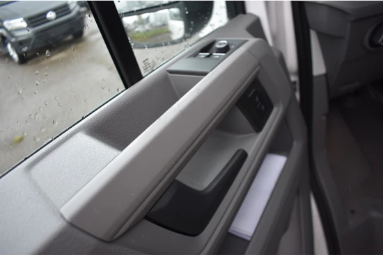 Volkswagen Crafter 30 2.0 TDI 140 pk Automaat L3H3 Exclusive | Interieur Pakket: V. 75 Edition