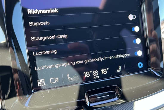 Volvo XC60 Recharge T6 AWD Ultimate Dark | Luchtvering | 360 Camera | Harman/Kardon | Panoramadak | 22 Inch | Head-up Display