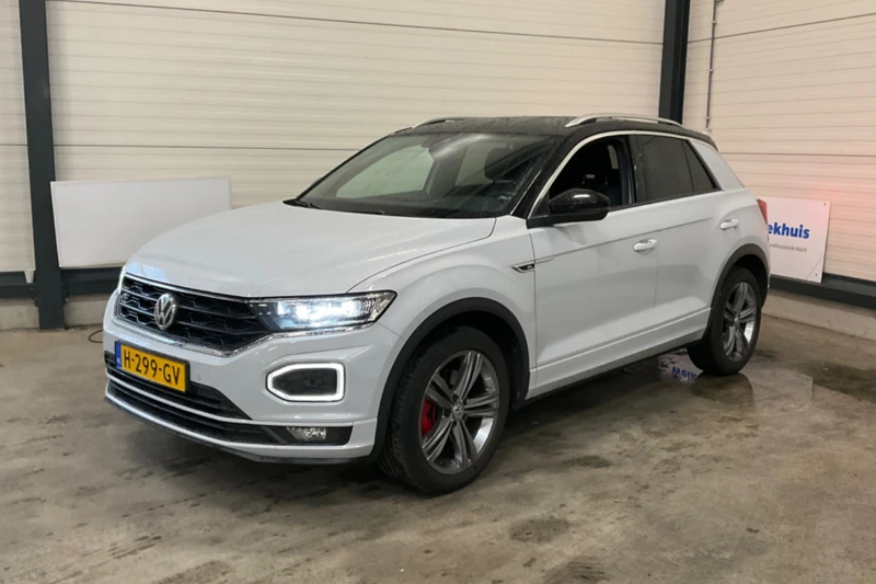 Volkswagen T-Roc 1.5 TSI Sport Business R 150pk Automaat | Trekhaak | Stoelverwarming | Adaptive Cruise | Sfeerverlichting | Achteruitrijcamera |