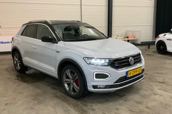 Volkswagen T-Roc 1.5 TSI Sport Business R 150pk Automaat | Trekhaak | Stoelverwarming | Adaptive Cruise | Sfeerverlichting | Achteruitrijcamera |