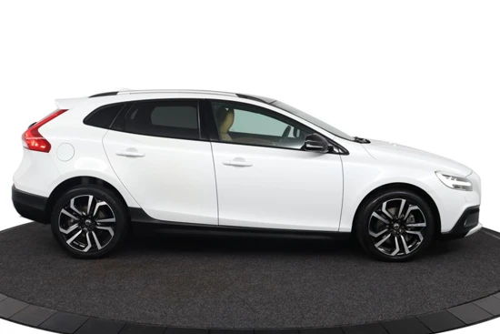 Volvo V40 CROSS COUNTRY T3 Nordic+ | Adaptieve cruise control incl. BLIS | Parkassist camera | Stoelverwarming | Keyless entry |