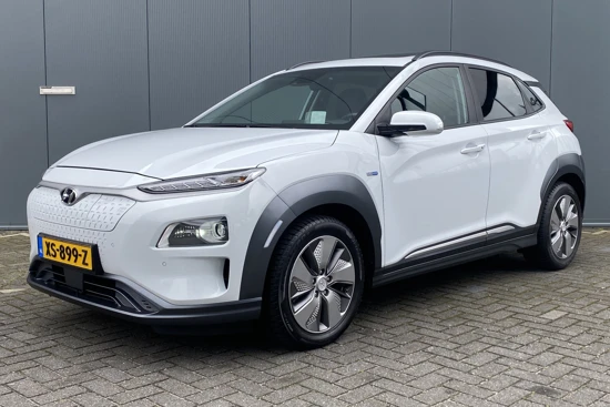 Hyundai KONA EV Premium Sky 64kWh 204pk | Schuifdak | Leder | Stoelventilatie | Head-up display | Camera | Adaptive cruise control