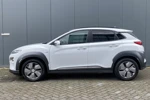 Hyundai KONA EV Premium Sky 64kWh 204pk | Schuifdak | Leder | Stoelventilatie | Head-up display | Camera | Adaptive cruise control