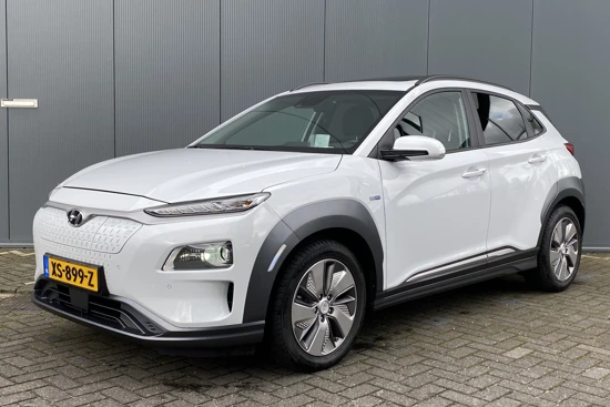 Hyundai KONA EV Premium Sky 64kWh 204pk | Schuifdak | Leder | Stoelventilatie | Head-up display | Camera | Adaptive cruise control